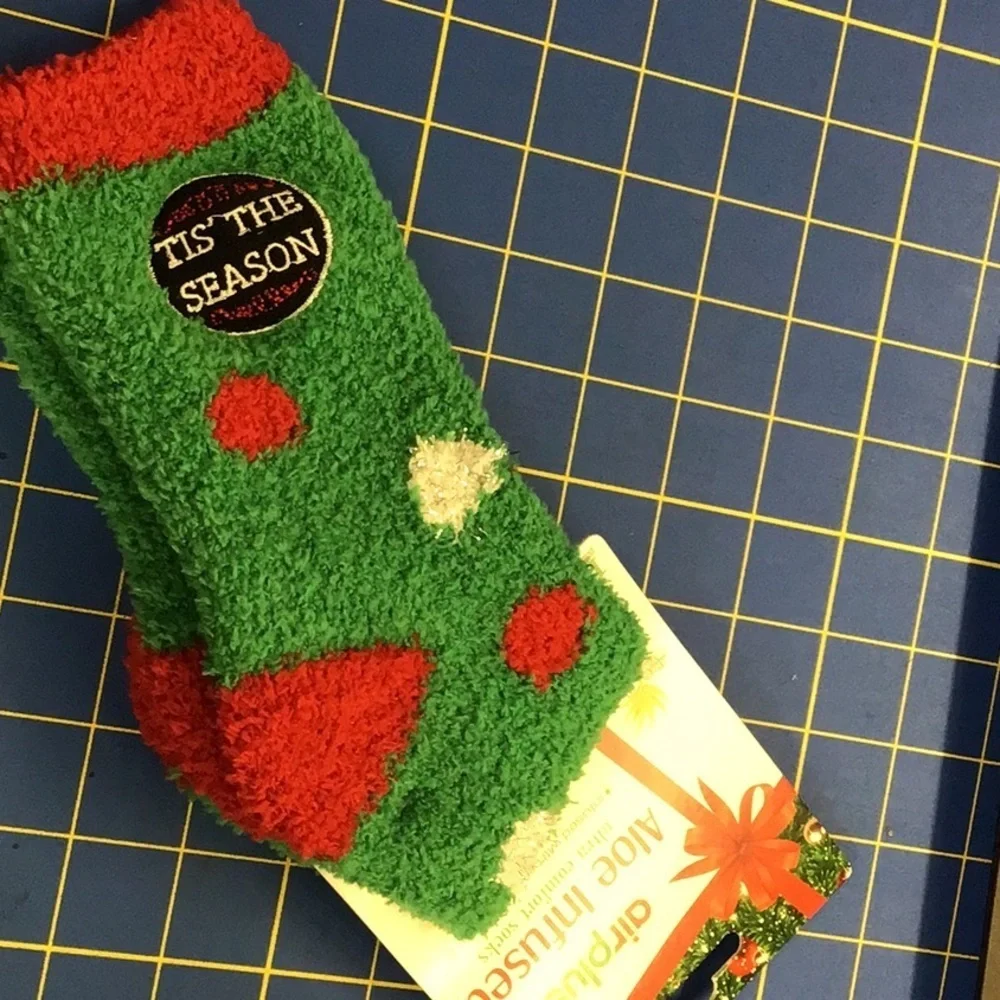 Airplus Aloe Infused Ultra Comfort Socks Tis the Season